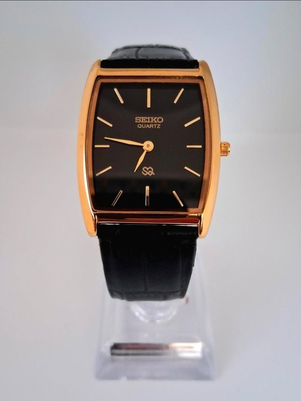 Seîko Slim Tonneau Barrel 33mm Tank Watch for me or Women